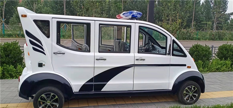 工布江达警用巡逻车