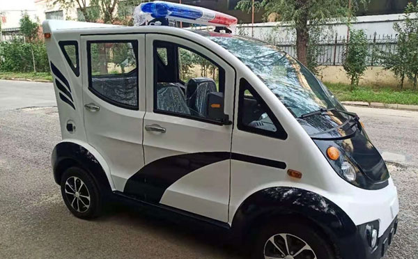 工布江达警用巡逻车